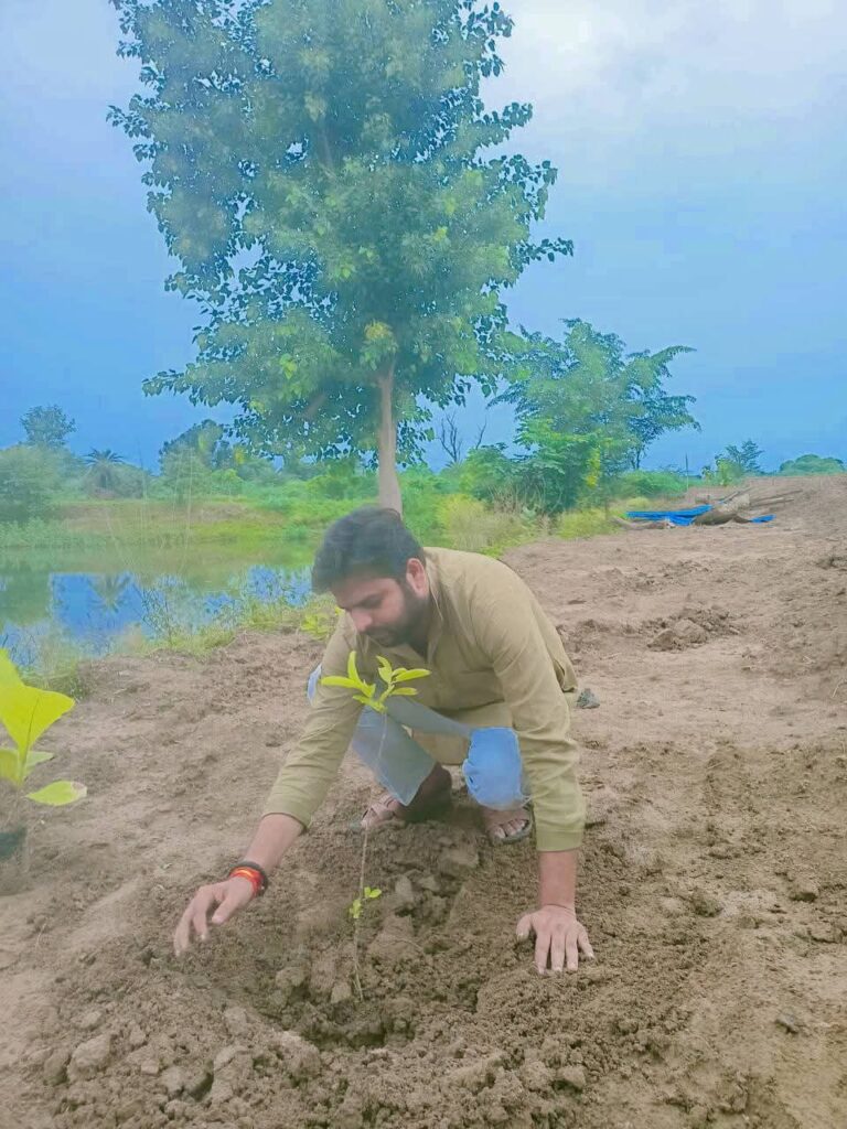 भाजपा नेता जिला उपाध्यक्ष युवा मोर्चा कपिल मुदगिल ने किया पौधारोपण