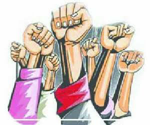 भरोसा ओवरब्रिज के नीचे हनुमान मंदिर के कच्चे मार्ग से श्रद्धालु परेशान
