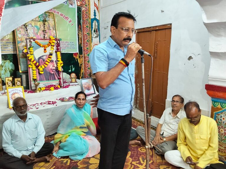 मुरली मनोहर मंदिर में राष्ट्रकवि मैथिलीशरण गुप्त की जयंती पर काव्य गोष्ठी का आयोजनगहोई समाज अध्यक्ष साकेत गुप्ता ने किया समारोह की अध्यक्षता