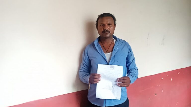 बरसात का पानी घर में भरने से परेशानी