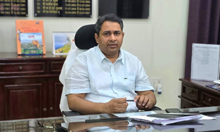 रक्षाबंधन पर्व पर जिलाधिकारी ने जनपदवासियों को दी शुभकामनाएं