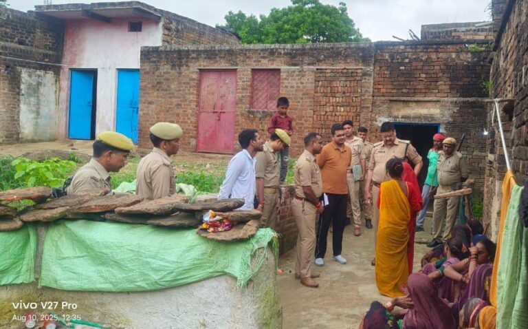 थाना शाहजहांपुर के ग्राम कांडौर में एक व्यक्ति ने फांसी लगाकर जीवन लीला समाप्त कर ली।