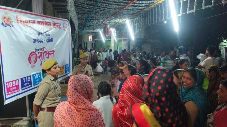 मोंठ में मिशन शक्ति अभियान के तहत दुर्गा पंडाल में महिला जागरूकता कार्यक्रम।