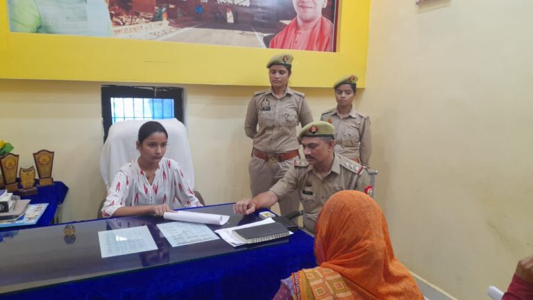 पूंछ  (झांसी) नारी शक्ति एवं महिला सशक्तिकरण फेज फाइव अभियान के अंतर्गत कक्षा सात की छात्रा को एक दिन का पूंछ थाना प्रभारी बनाया गया।