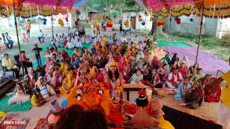 मोंठ–ग्राम पांडोरी के ध्वार की माता मंदिर पर चल रही श्रीमद्भागवत कथा के आखरी दिन सुदामा चरित्र का प्रसंग सुनाकर श्रद्धालुओं को भावुक कर दिया।
