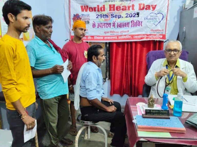 स्वास्थ्य शिविर  में 221 मरीज का परीक्षण किया गया।