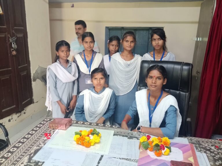 मिशन शक्ति अभियान में  केसीपी इंटर कॉलेज मोंठ की छात्राएं बनीं एक दिन की प्रधानाचार्य व उपप्रधानाचार्य