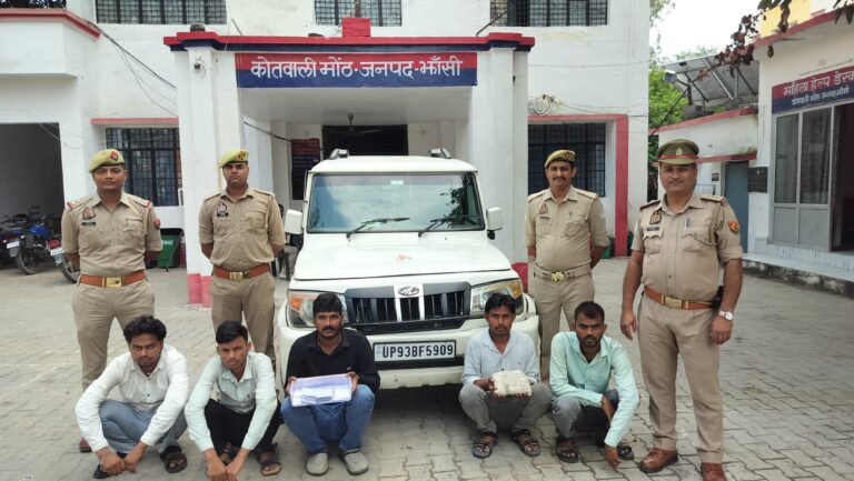 मोंठ पुलिस की बड़ी कार्रवाई, 9 जुआरी बोलेरो कार सहित गिरफ्तार