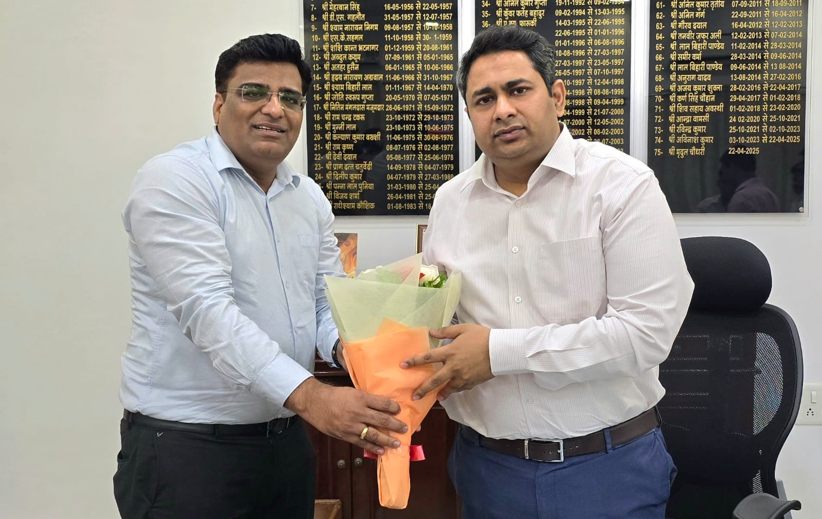 मेडिकल कॉलेज के प्रोफेसर डॉ. नीरज बनोरिया को FACS फैलोशिप में चयन, जिलाधिकारी ने दी बधाई