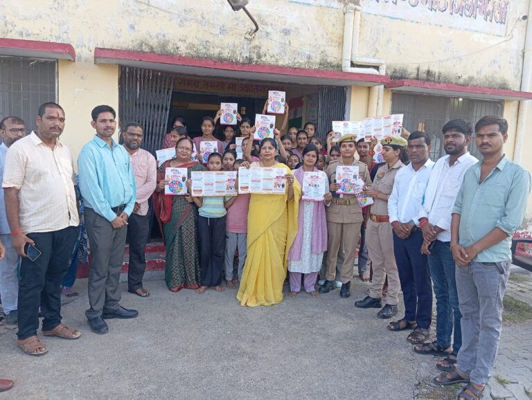मिशन शक्ति अभियान के अंतर्गत मोंठ पुलिस का जागरूकता अभियान। राज्य महिला आयोग की सदस्य अनुपमा लोधी ने बालिकाओं को जागरूक किया।