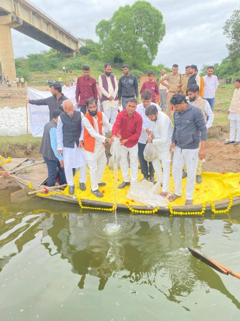 झांसी (एरच) : गरौठा विधायक ने किया रिवर रैचिंग कार्यक्रम का शुभारंभ