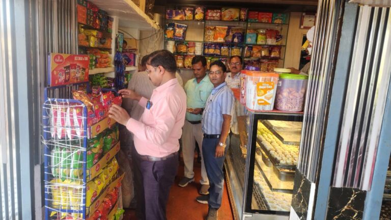 दीपावली पर मिठाइयों की शुद्धता जांच तेज़ — कालपी व उरई में नमूने लिए गए