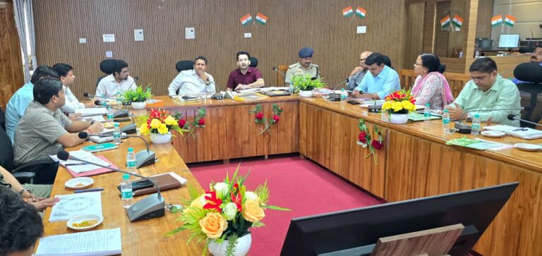 सीएम डैशबोर्ड में जनपद 42वीं रैंक पर, डीएम ने विभागों को लगाई फटकार