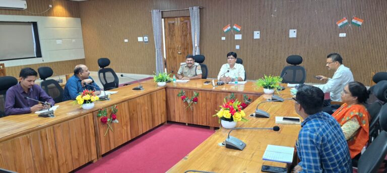 झांसी में नशीले पदार्थों की रोकथाम को लेकर नारको-कोऑर्डिनेशन सेंटर की बैठक आयोजित