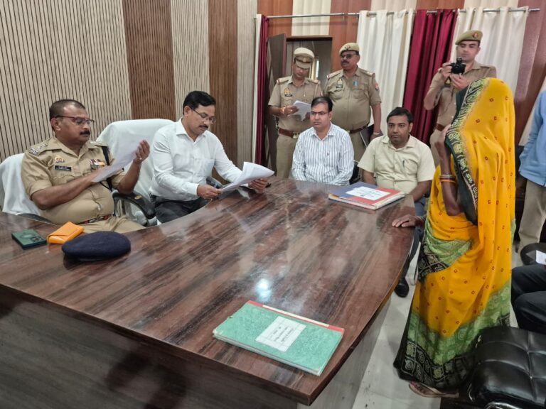 कालपी के थाना समाधान दिवस में डीएम एसपी&nbsp; ने सुनी शिकायतें