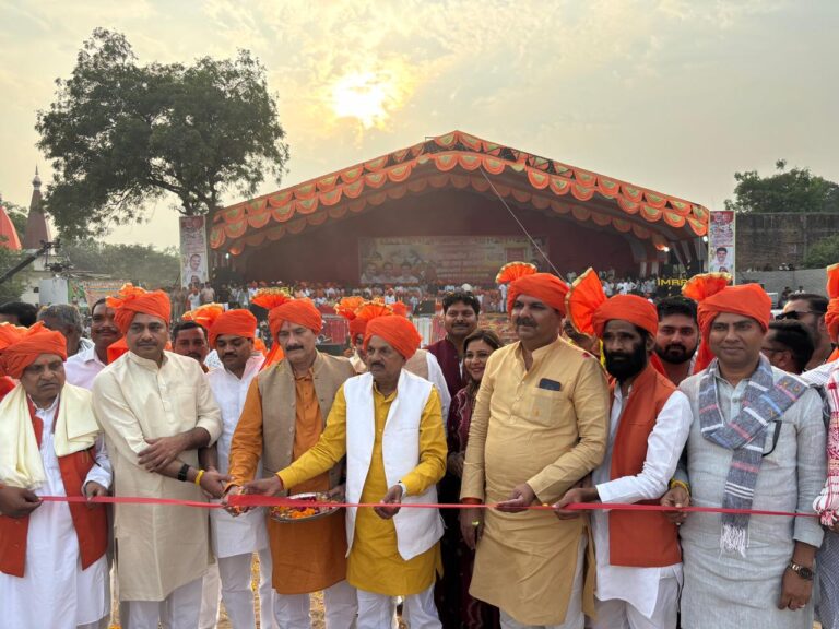 मोंठ में किले के मैदान में हुआ अखिल भारतीय विराट दंगल, बुंदेली संस्कृति ने बांधा समां