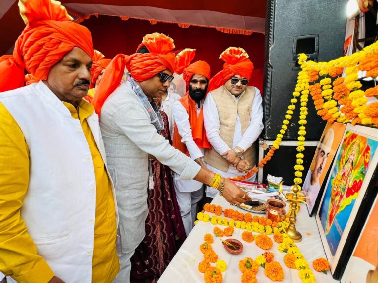 मोठ में विराट दंगल का आयोजन : कवयित्री अनामिका जैन ‘अंबर’ की प्रस्तुति और महिला पहलवानों की कुश्ती बनी आकर्षण का केंद्र