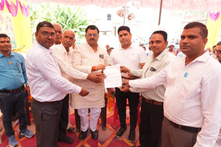 पार्क और पुस्तकालय का निर्माण कराया जाने की मांग