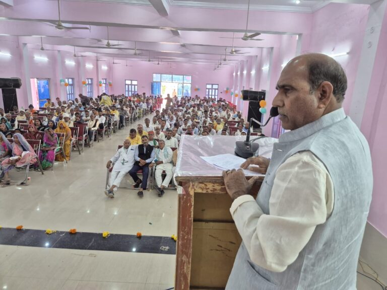 जनपद स्तरीय रबी उत्पादकता गोष्ठी एवं किसान मेला-2025 सम्पन उरई में किसानों को दी गई नई तकनीकी जानकारी