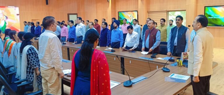 वंदेमातरम् की 150वीं वर्षगांठ पर झांसी में भव्य कार्यक्रम — मण्डलायुक्त बोले, “वंदे मातरम् ने देश को एकता के सूत्र में बांधा”