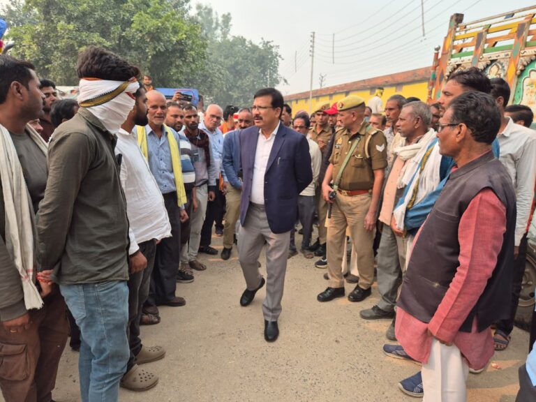 जिलाधिकारी व पुलिस अधीक्षक ने किया नवीन गल्ला मंडी जालौन का निरीक्षण – किसानों को सरकारी मूल्य से अधिक दिलाने के दिए सख्त निर्देश