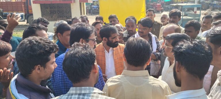 गरौठा विधायक के सख्त तेवर, मंडी व्यवस्था सुधारने के दिए निर्देश।