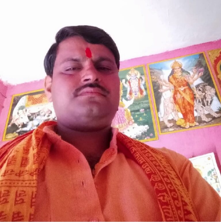 मोंठ–थाना मोंठ अंतर्गत सेमरी हाइवे पर सड़क किनारे खड़ी बस से टकराकर बाइक सवार की मौत हो गयी।