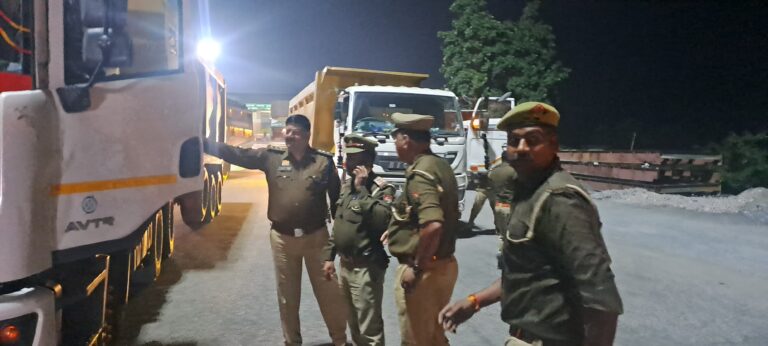 मोठ पुलिस की बड़ी कार्रवाई — ओवरलोड ट्रकों पर गिरी गाज