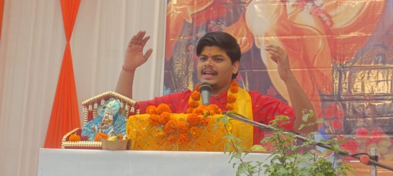 बड़ी माता मंदिर परिसर में चल रही  भागवत कथा में श्री कृष्ण लीला का वर्णन किया गया