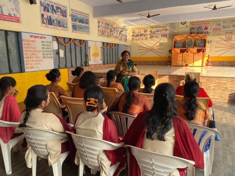 विद्या भारती कानपुर प्रांत की  टीम ने सरस्वती बालिका विद्या मंदिर का निरीक्षण किया