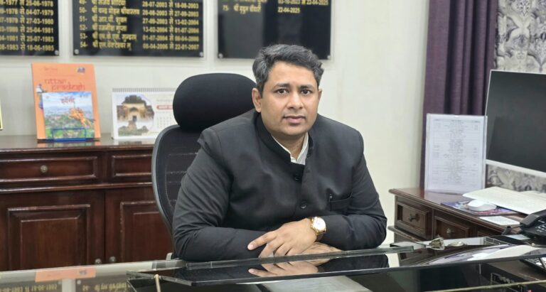 उपखनिज परिवहन वाहनों का पंजीयन 15 नवम्बर तक कराना अनिवार्य — जिलाधिकारी ने दिए निर्देश