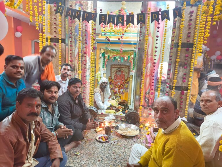 समथर — नगर स्थित प्राचीन भैरवजी मंदिर पर भैरव अष्टमी का पर्व हर्षोल्लास एवं धूमधाम के साथ मनाया गया ।