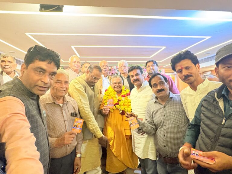धर्मेन्द्र बड़ेरिया को मिला समाज का एकमत समर्थन, डॉ. संदीप सरावगी एवं राज्य मंत्री श्याम बिहारी गुप्त ने की सराहना 