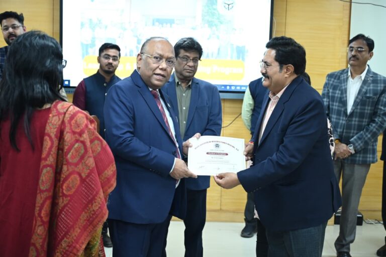 जालौन जिला अस्पताल के CMS डॉ. आनंद उपाध्याय ACS अमित घोष द्वारा उत्कृष्ट नेतृत्व के लिए सम्मानित…