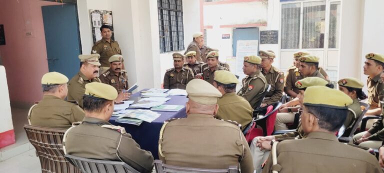 मोंठ कोतवाली में स्टाफ मीटिंग, अपराध नियंत्रण और गश्त व्यवस्था पर जोर