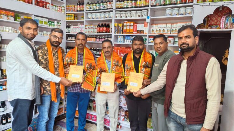 समथर — नगर में विश्व हिंदू परिषद कार्यकर्ताओं की एक बैठक सम्पन्न हुई जिसमें श्रीराम जन्मभूमि अयोध्या में भव्य मंदिर निर्माण पूर्ण होने के उपरांत मंदिर के शिखर पर ध्वजारोहण कार्यक्रम के लिए तैयारियों पर चर्चा की गई।