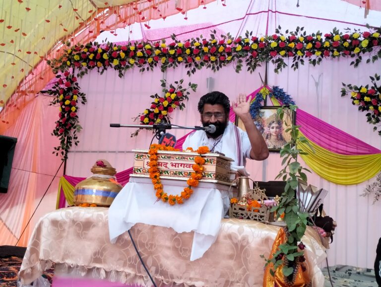 बचपन कच्चे मिट्टी की तरह होता है