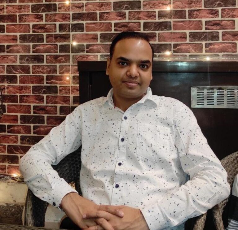 आयुष्मान कार्ड बनवाएं ,,, अधीक्षक