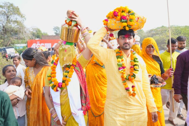 रायसैनिया बाबा मंदिर में श्रीमद्भागवत कथा का भव्य शुभारंभ