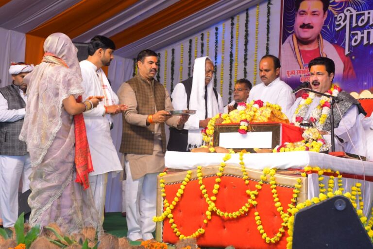 पहाड़ी बुजुर्ग के बाबा मंदिर में भागवत कथा में गूंजा दान और मोक्ष का संदेश