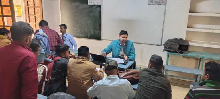 योगी सरकार ने झांसी में कराया वृहद रोजगार मेला, 872 को मिले ऑफर लेटर