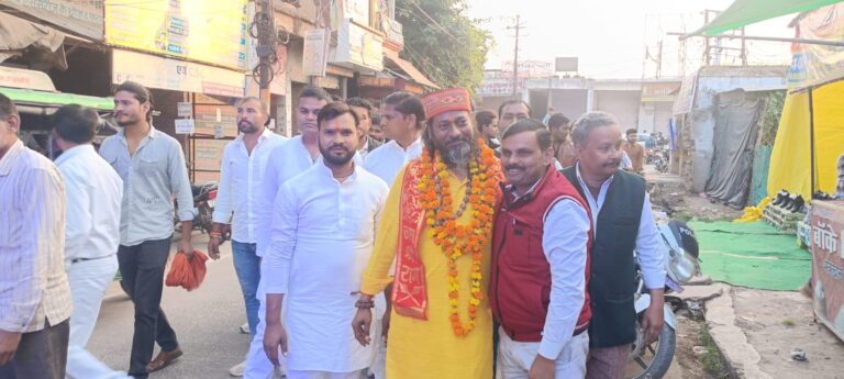 भारत भृमण की&nbsp; यात्रा से घर पहुंचे युवक का स्वागत