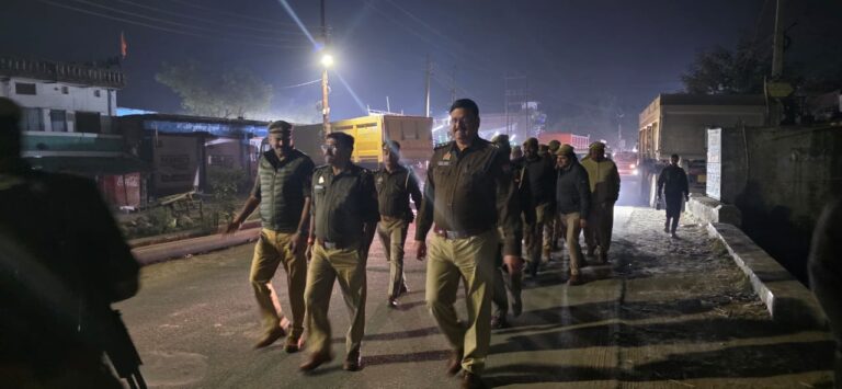 एसपी देहात ने किया पैदल मार्च, सुरक्षा का दिलाया भरोसा