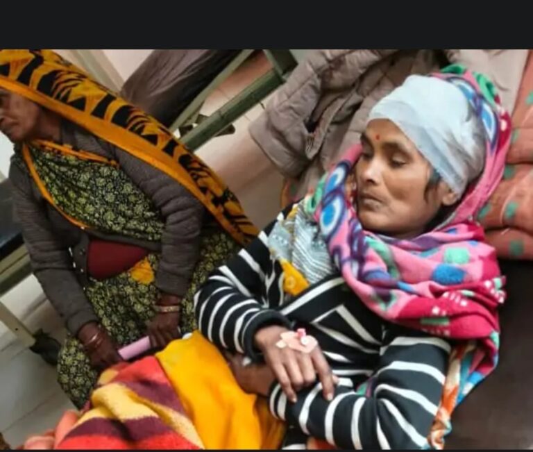 राजकीय मेडिकल कॉलेज उरई में केन्टीन कर्मचारी ने किया हमला, तीमारदार महिला हुई गंभीर घायल