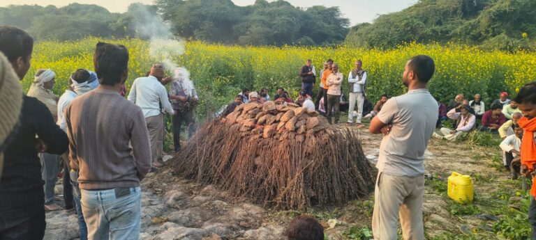 ग्राम बंधौली में अमानवीय हालात, खड़ी फसल में करना पड़ा अंतिम संस्कार