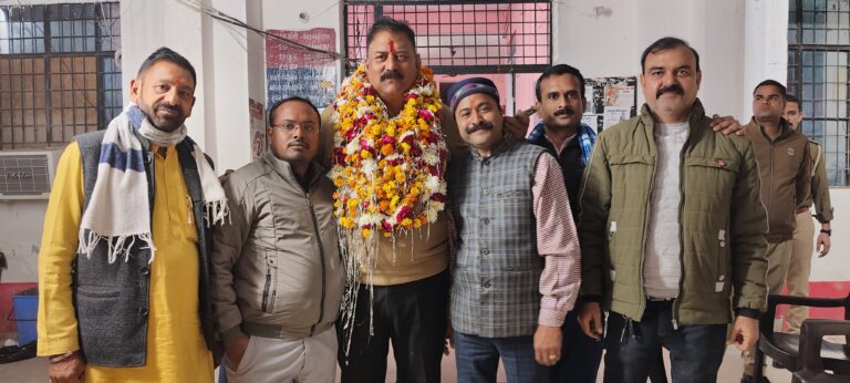 मोंठ कोतवाल अखिलेश द्विवेदी के स्थानांतरण होने पर उन्हें विदाई दी गई ।