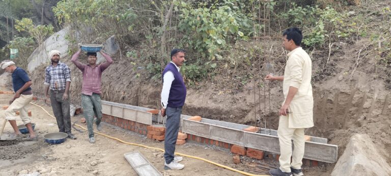 मोंठ किले के मैदान में करोड़ों की लागत से बन रहा आधुनिक पार्क, नगरवासियों को मिलेगा लाभ।