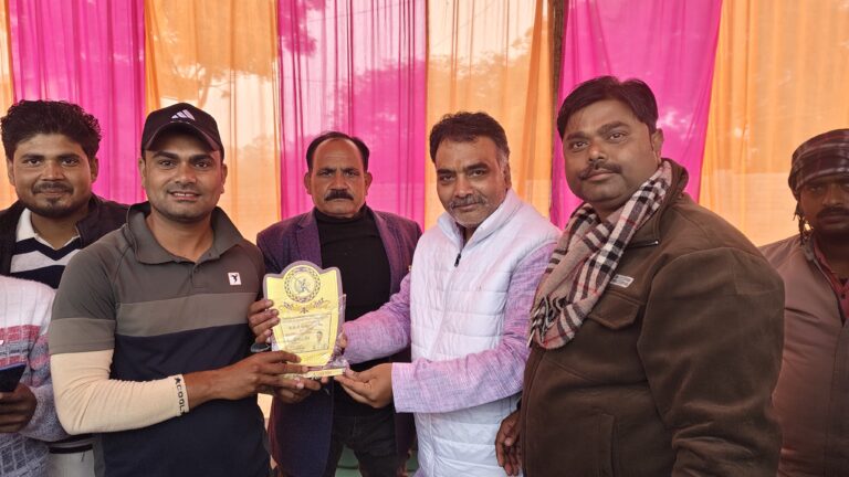 मोंठ–कस्बा के श्री शीतला माता खेल मैदान में हरचरण गुसाँई की पुण्यतिथि में केसीपी क्रिकेट क्लब द्वारा चल रहे मोंठ प्रीमियर लीग के दूसरे दिन बरूआसागर एवं लुहारी के बीच मैच खेला गया जिसमें बरूआसागर ने बेटिंग करते हुए 202 रन बनाए लुहारी लक्ष्य का पीछा करते हुए 178 रन ही बना सकी बरूआसागर 24 रन से बिजयी रही।