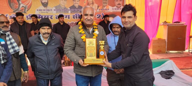 मोंठ–कस्बा के श्री शीतला माता खेल मैदान में हरचरण गुसाँई की पुण्यतिथि में केसीपी क्रिकेट क्लब द्वारा चल रहे मोंठ प्रीमियर लीग मैच में 2 मैच खेले गए।