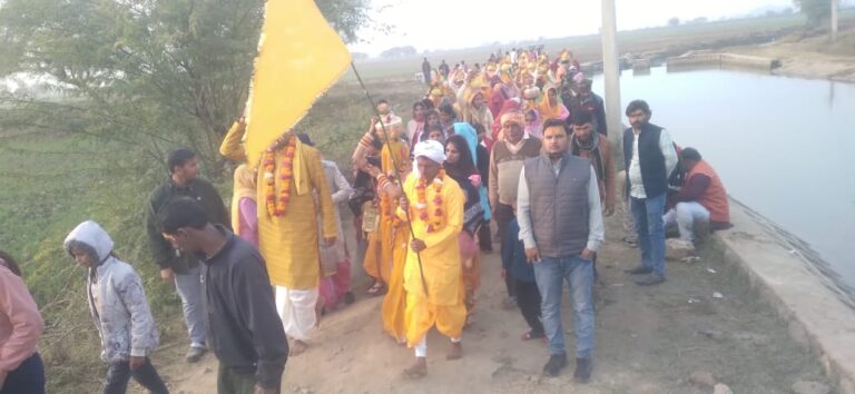 श्री शत चंडी महायज्ञ के लिए कलश यात्रा निकाली गई